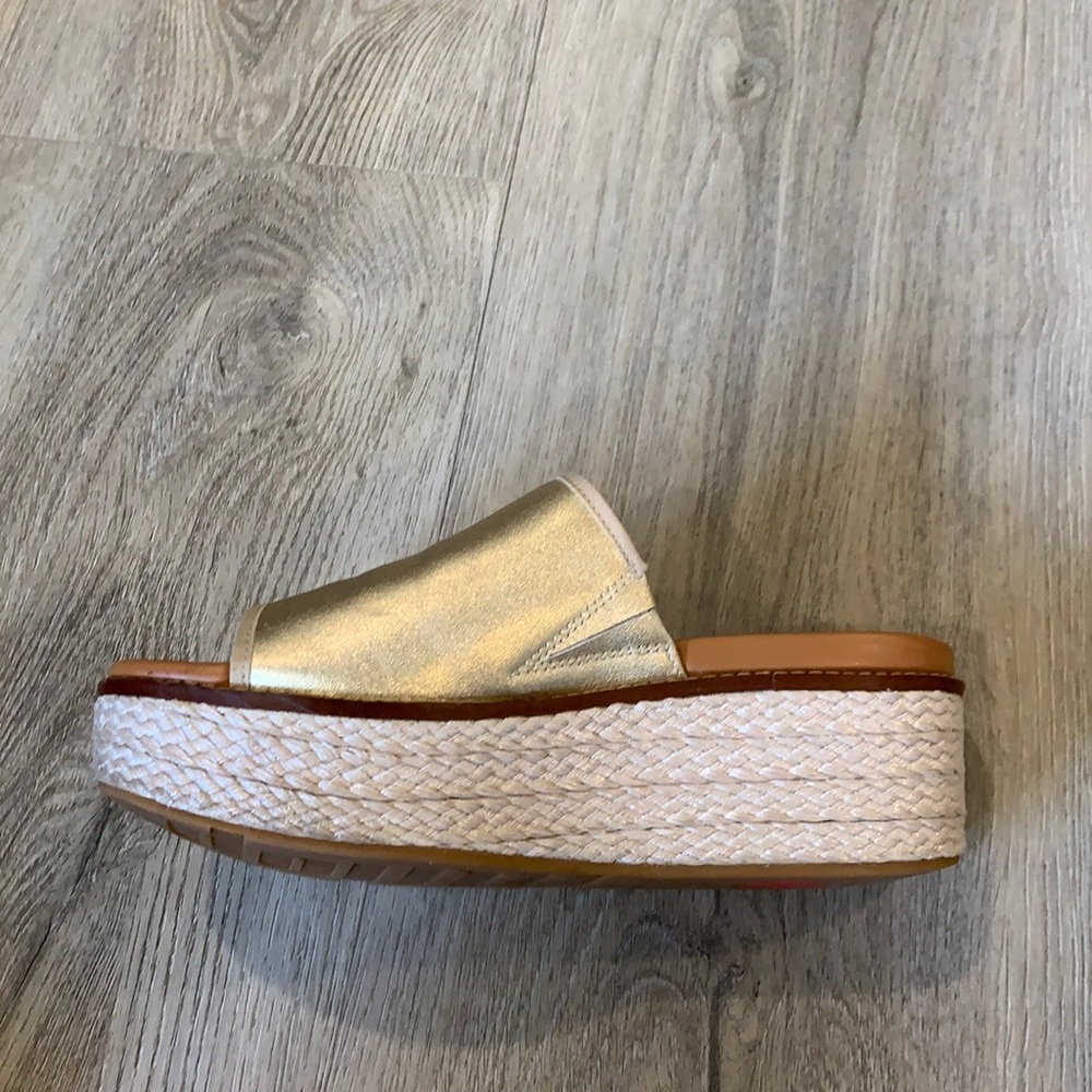 Fit Flop Eloise gold wedge